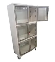 ANAQUEL METÁLICO CON PUERTAS DE VIDRIO Y CHAPA DE SEGURIDAD