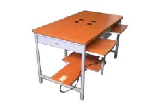 MESA PARA 4 COMPUTADORAS CON SISTEMA ELÉCTRICO