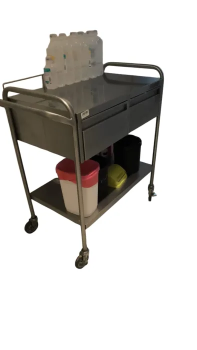 MESA DE ACERO INOXIDABLE, PARA CUMPLIMIENTO DE MEDICAMENTOS